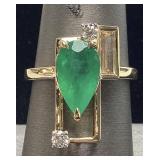 18KT YELLOW GOLD EMERALD & DIAMOND RING, SIZE 7.25