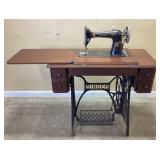 VTG. SINGER SEWING MACHINE WITH TABLE