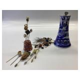 BLUE WILLOW HAT PEN DISPLAY WITH STERLING HAT PEN
