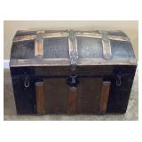 ANTIQUE DOME TOP STEAMER TRUNK