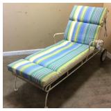 VTG. WROUGHT IRON FLOWER GARDEN LOUNGE CHAIR