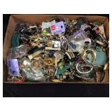 ASSORTED COSTUME JEWELRY, NECKLACES, BRACELETS