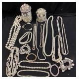 ASSORTED PEARL NECKLACES & BRACELETS