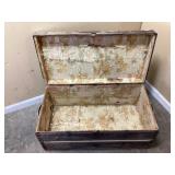 ANTIQUE TRAVEL TRUNK