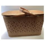 VINTAGE REDMON PICNIC BASKET WITH PLATES AND