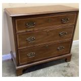 VTG. HENREDON MAHOGANY 3 DRAWER CHEST WITH