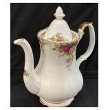 ROYAL ALBERT ENGLAND OLD COUNTRY ROSES PATTERN