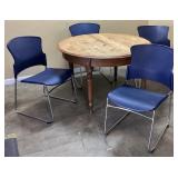 ROUND WOOD DINING TABLE & 4 PLASTIC STACKER CHAIRS