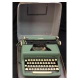 VINTAGE PORTABLE ROYAL QUIET DELUXE TYPEWRITER