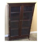 VTG. CHIPPENDALE STYLE 2 DOOR MAHOGANY 4 SHELF