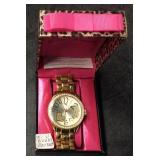 BETSEY JOHNSON WOMENS GOLD-TONE ANALOG W