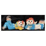 1977 RAGGEDY ANN & ANDY WALL PLAQUES, 10in W