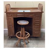 VTG. WATCHMAKERï¿½S WOODEN WORK BENCH, WITH