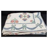 HANDMADE FLORAL APPLIQUï¿½ QUILT