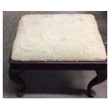 VTG. QUEEN ANNE STYLE MAHOGANY STOOL WITH