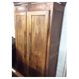 LARGE 3 SHELF ARMOIR