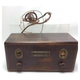 ANTIQUE RCA RADIOLA 16 VACUUM TUBE RADIO, WOOD
