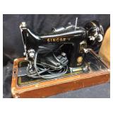 ANTIQUE SINGER SEWING MACHINE IN BENTWOOD SINGER