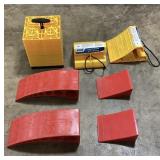 LEVELING BLOCKS, 2 CAMCO SUPER WHEEL CHOCK w ROPE,