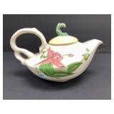 Hull Pottery Woodland Aladdin Teapot (model W-26)