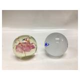 Vtg hand-blown art glass paperweight with