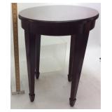 VTG. SMALL ROUND MAHOGANY ACCENT TABLE