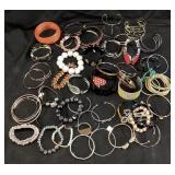 ASSORTED COSTUME BANGLES & BRACELETS
