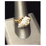 10KT GOLD DIAMOND CLUSTER RING 3.3DWT