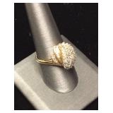 10KT GOLD DIAMOND CLUSTER RING