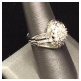 10KT WHITE GOLD DIAMOND CLUSTER RING