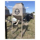 NEW Big Daddy Deer Feeder