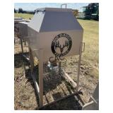 NEW Big Daddy Deer Feeder