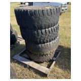 Lot of 4 LT305/70R18 Tires