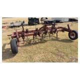 International 9 Shank Chisel Plow w/Levelers