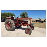 International Farmall 656 Tractor 4 Hydraulic