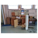 Packing workstation and contents