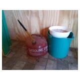 Metal gas can