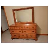Bassett Furniture Dresser w Mirror