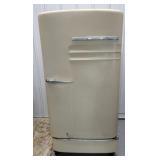 Hotpoint refrigerator - Works Nice & Cold