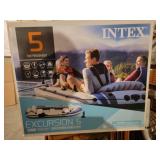 Intex Excursions 5 Inflatable raft & life jackets