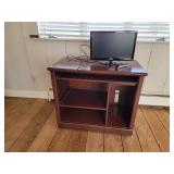 Computer Desk w/ Samsung 19' TV