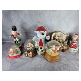 8 Christmas music boxes