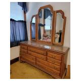 Richardson Bros Dresser w/tri-fold arched mirror