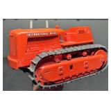 IH TD 24 DIESEL CRAWLER INTL FARMALL TRACTOR 1:16