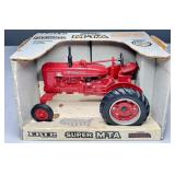 McCORMICK FARMALL SUPER M-TA TRACTOR MIB 1:16 ERTL