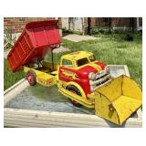 WYANDOTTE FRONT LOADER TYPE DUMP TRUCK No. 122