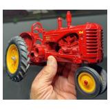 MASSEY HARRIS 44 TRACTOR 1:16 - ERTL