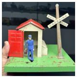 LIONEL AUTOMATIC GATEMAN &  MARX FLOODLIGHT TOWER