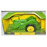 JOHN DEERE 60 TRACTOR PICKER SHELLER MIB 1:16 ERTL