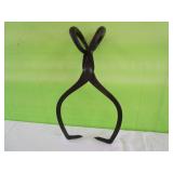 Gifford Wood Co Iron Tongs (Ice, Hay Wood)